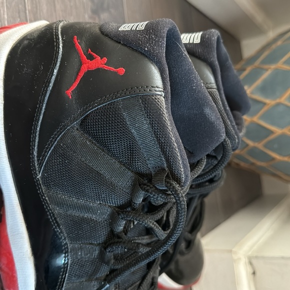 Air Jordan 11 Retro 'Bred' 2019 - Picture 2 of 9